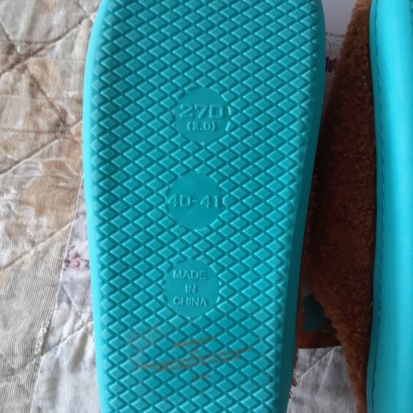 NWT Scooby Doo Slippers - Picture 4 of 5